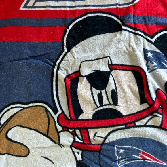 New England Patriots Mickey Mouse Disney NFL towel ; used vintage tailgate ready - Picture 3 of 7